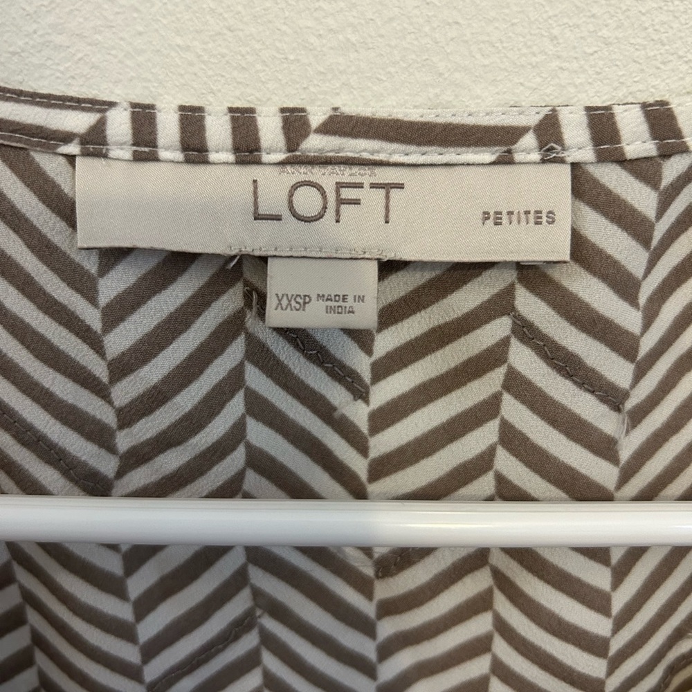 Ann Taylor LOFT Sleveless Blouse, Size XXSP - Picture 4 of 5